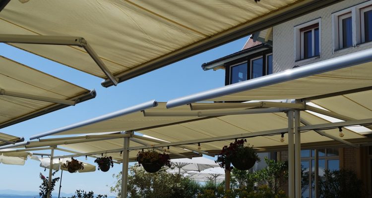 Maximisez la protection de votre terrasse grâce à un expert en stores